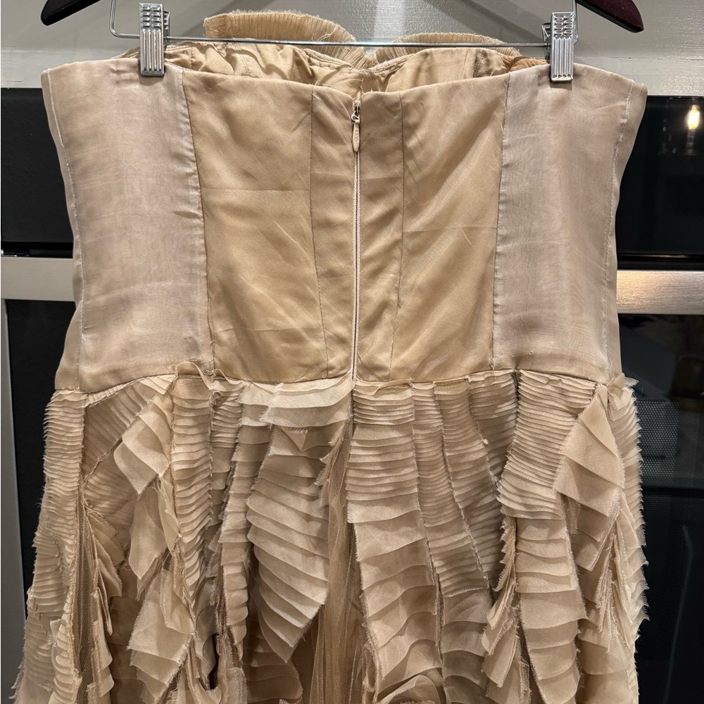 Archival Vera Wang Jasmine Gown - Picture 7 of 8